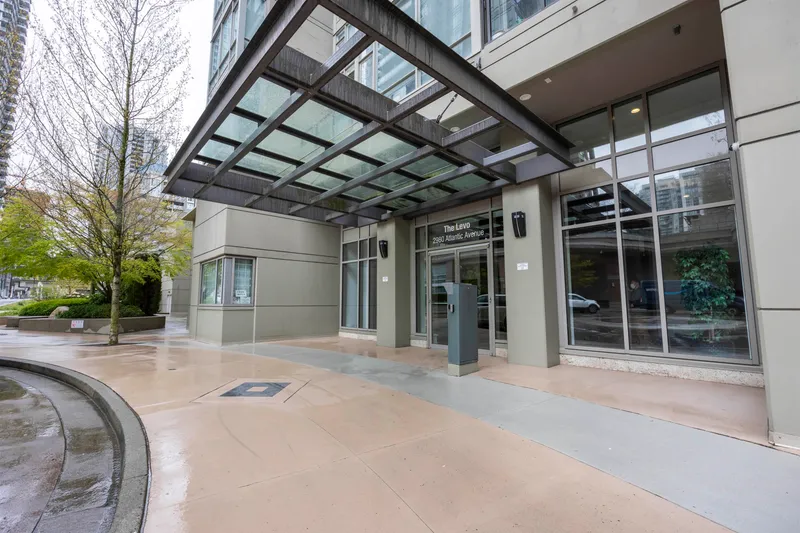 1603 2980 ATLANTIC AVENUE - photo 2 of 17