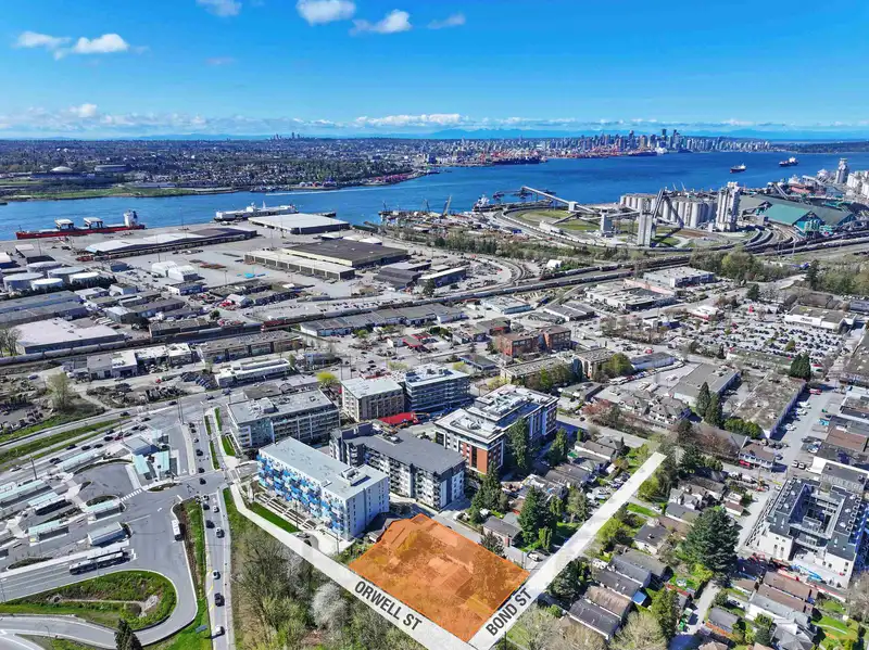 279 ORWELL STREET - photo 4 of 16