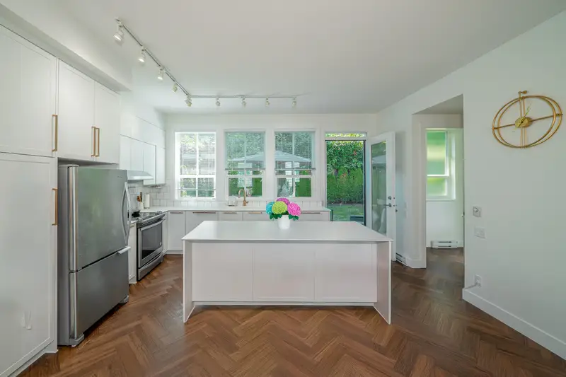 64 15828 27TH AVENUE - photo 2 of 19