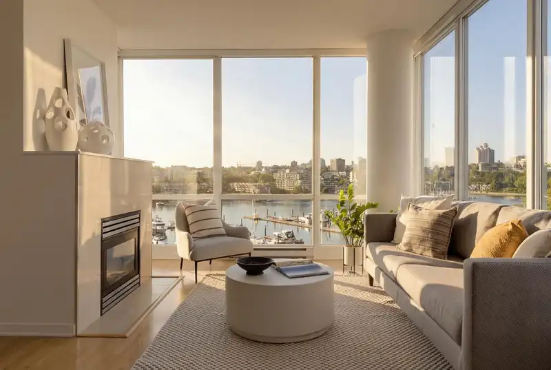702 1099 MARINASIDE CRESCENT - photo 2 of 36