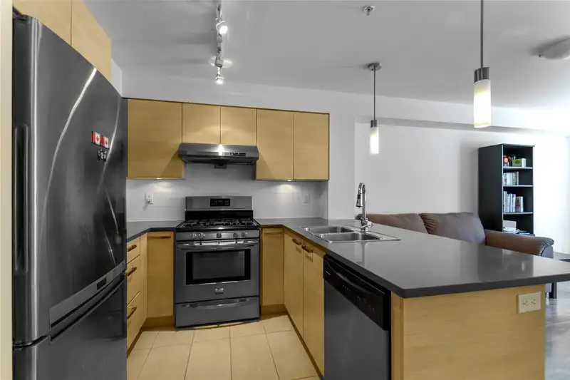 218 12339 STEVESTON HIGHWAY - photo 2 of 23