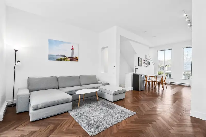 43 15898 27 AVENUE - photo 1 of 35