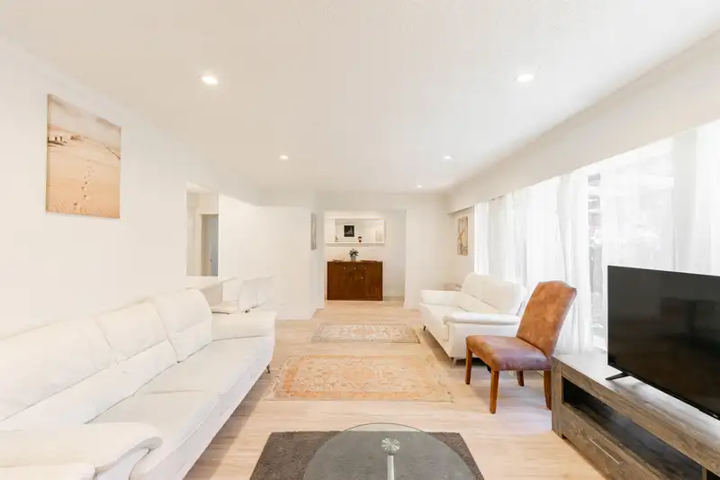 5114 WESTMINSTER AVENUE - photo 3 of 32