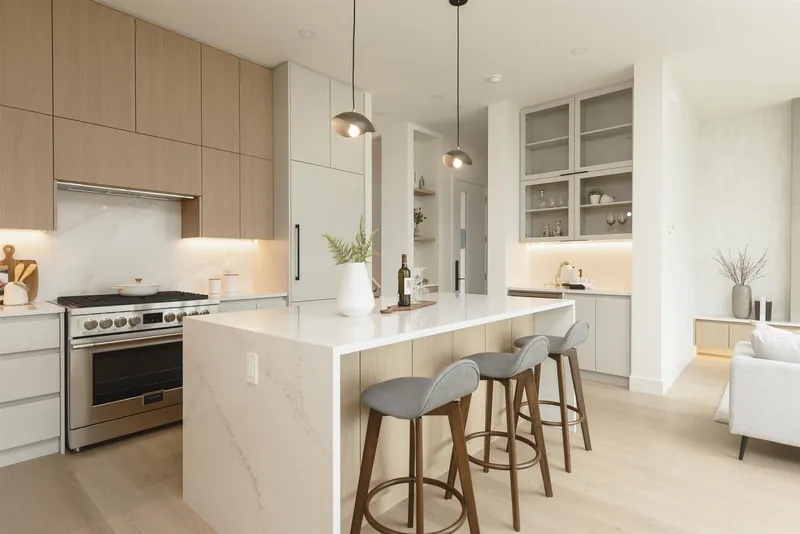 2 735 E 10TH AVENUE - photo 2 of 25