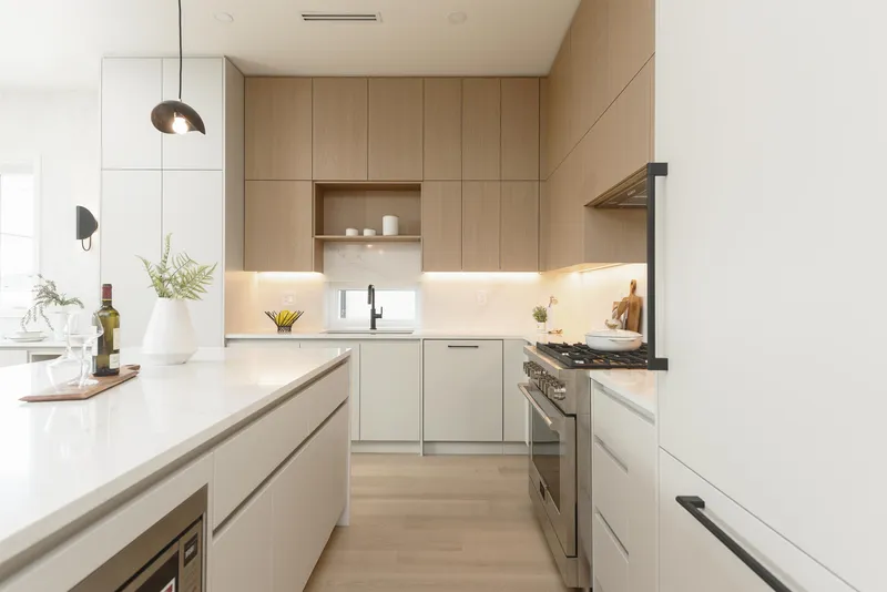 2 735 E 10TH AVENUE - photo 4 of 25