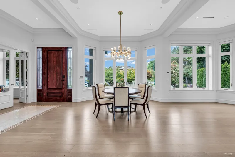 2328 MCBAIN AVENUE - photo 3 of 25