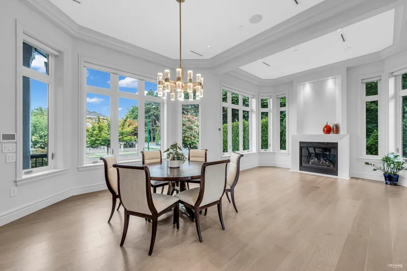 2328 MCBAIN AVENUE - photo 4 of 25