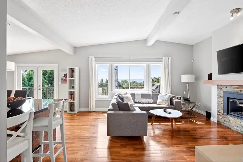 320 DARTMOOR DRIVE - photo 4 of 35