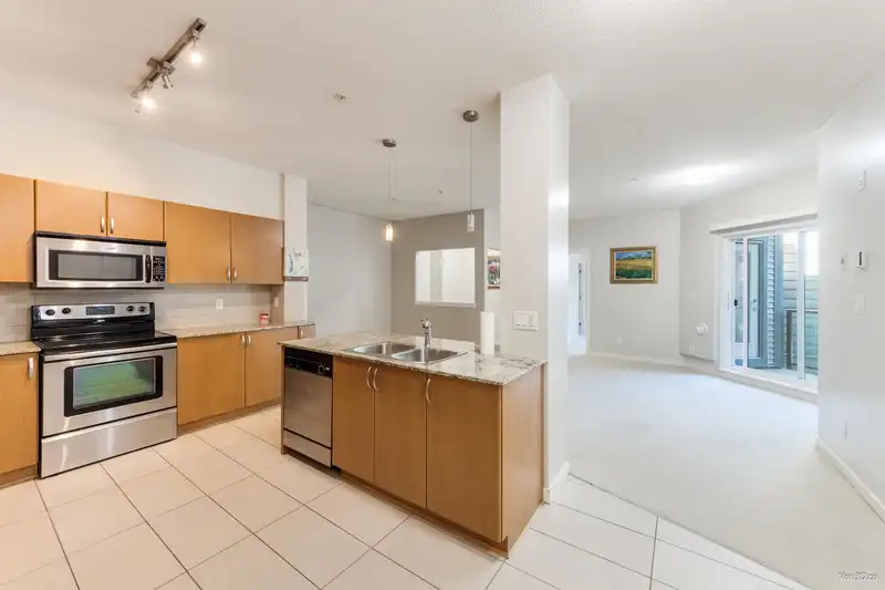 427 13733 107A AVENUE - photo 4 of 21