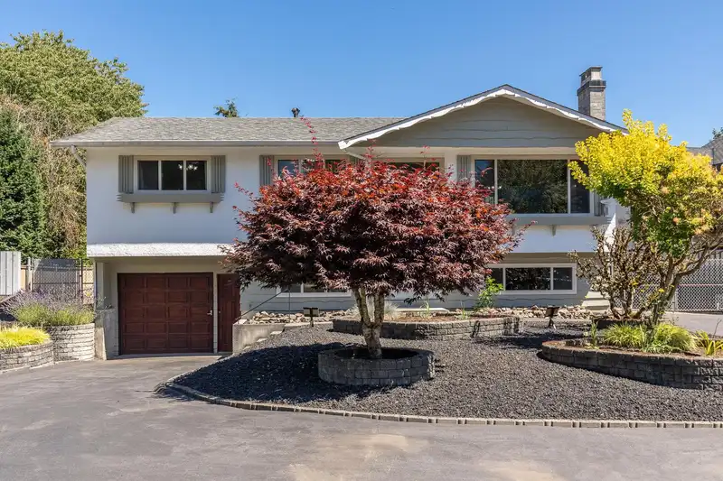 9126 APPLEHILL CRESCENT - photo 1 of 40