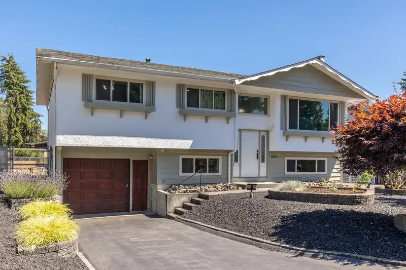 9126 APPLEHILL CRESCENT - photo 2 of 40