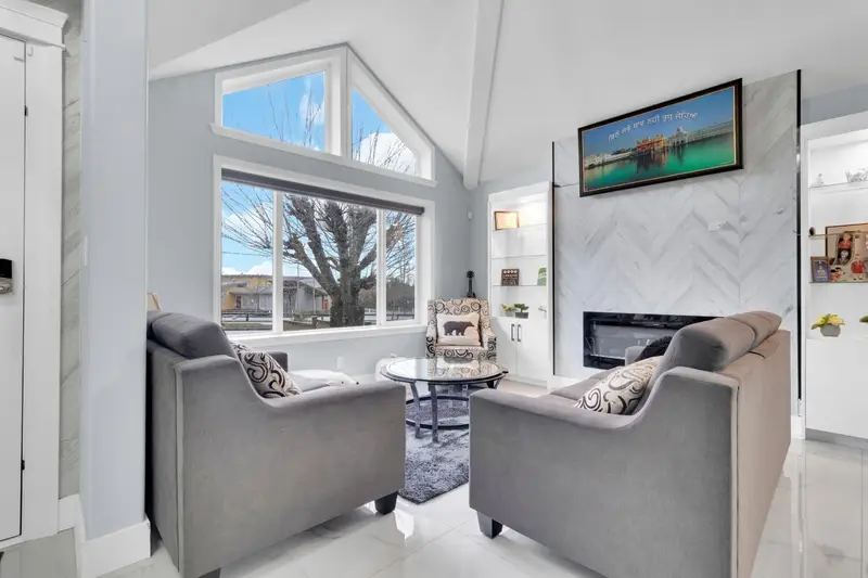 18239 68 AVENUE - photo 3 of 25