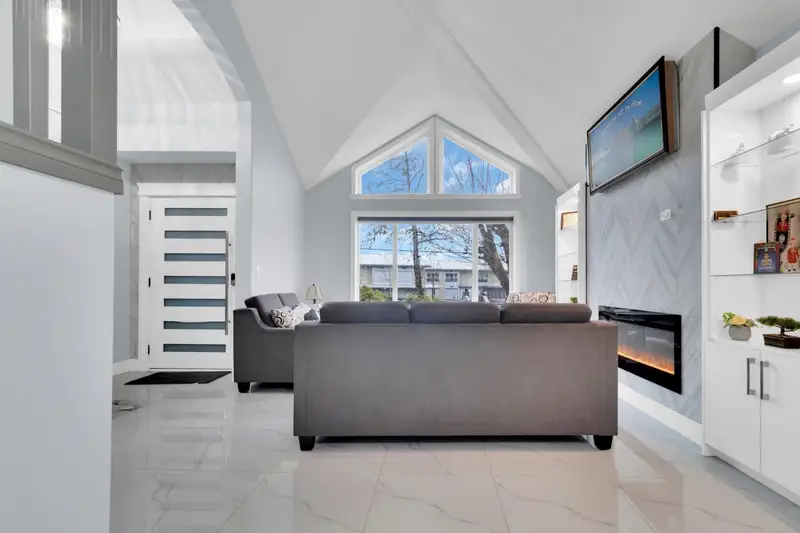 18239 68 AVENUE - photo 4 of 25