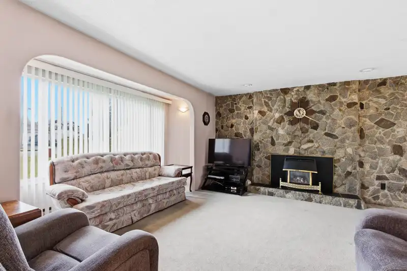 22641 BROWN AVENUE - photo 3 of 36