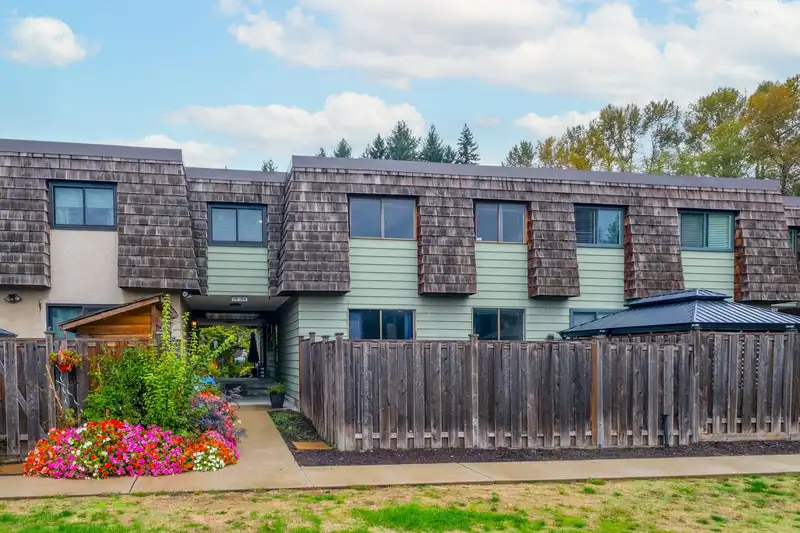 1122 PREMIER STREET - photo 1 of 30