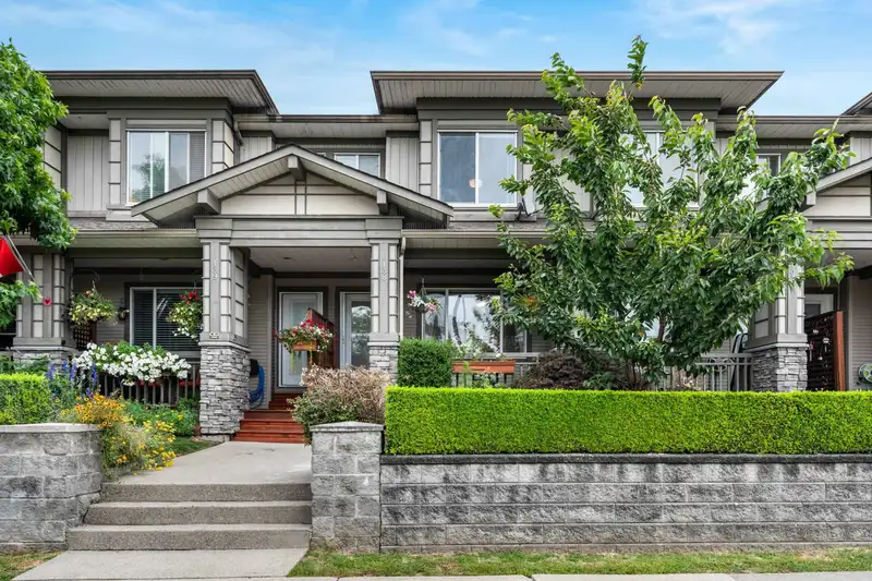 138 18701 66 AVENUE - photo 1 of 40