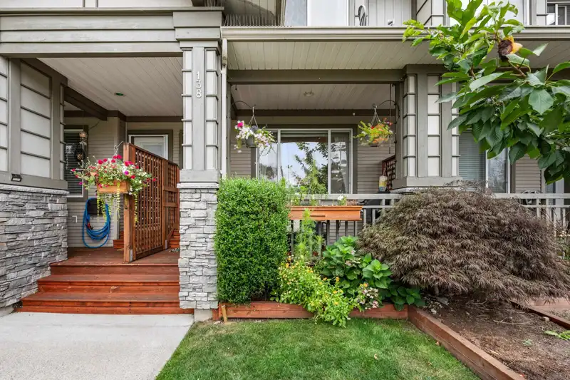 138 18701 66 AVENUE - photo 2 of 40