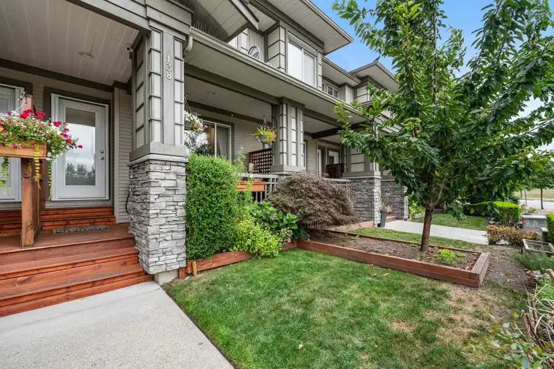138 18701 66 AVENUE - photo 3 of 40