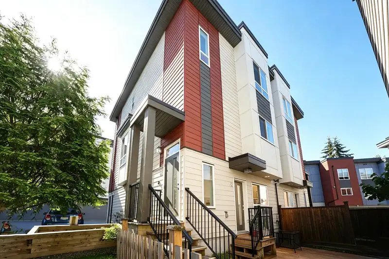 48 1670 160 STREET - photo 3 of 29