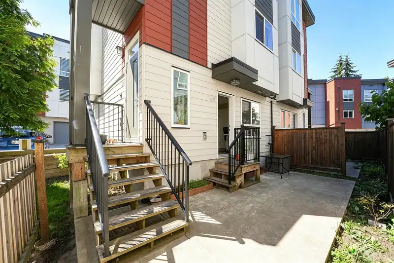 48 1670 160 STREET - photo 4 of 29