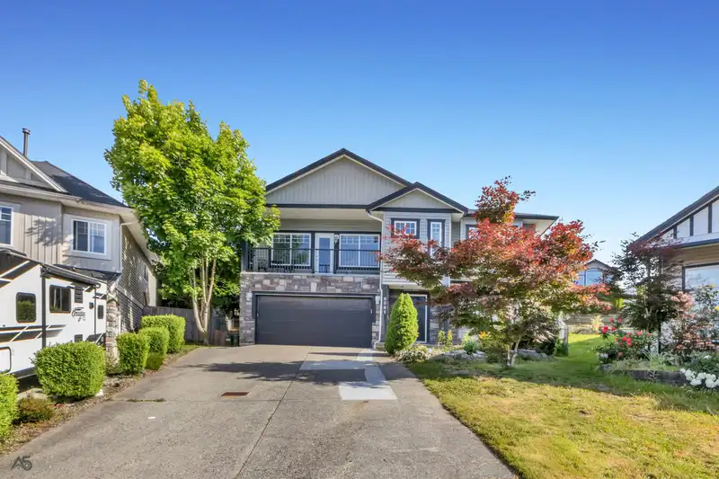8041 LITTLE TERRACE - photo 1 of 31