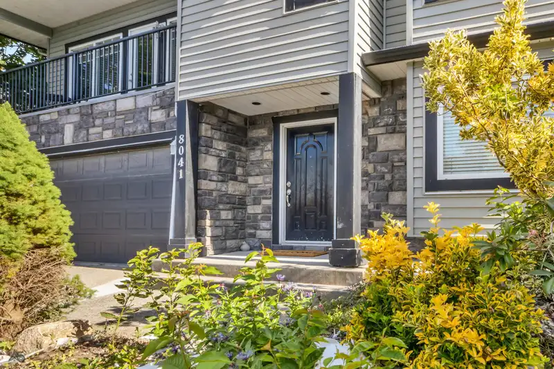 8041 LITTLE TERRACE - photo 4 of 31