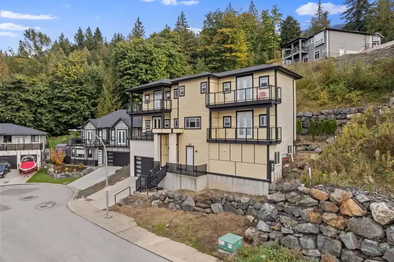 8204 HARVEST PLACE - photo 3 of 37