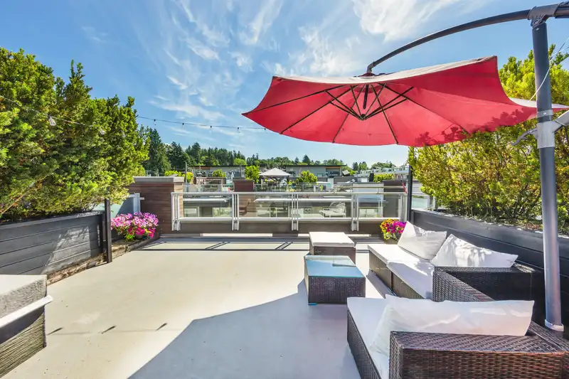 222 735 W 15TH STREET - photo 1 of 33