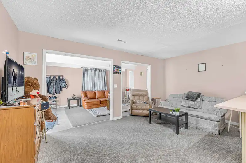 11844 98 AVENUE - photo 3 of 20