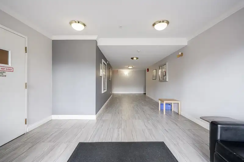 101 15885 84 AVENUE - photo 2 of 27