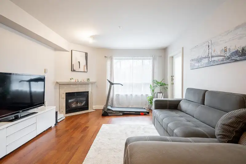 101 15885 84 AVENUE - photo 3 of 27