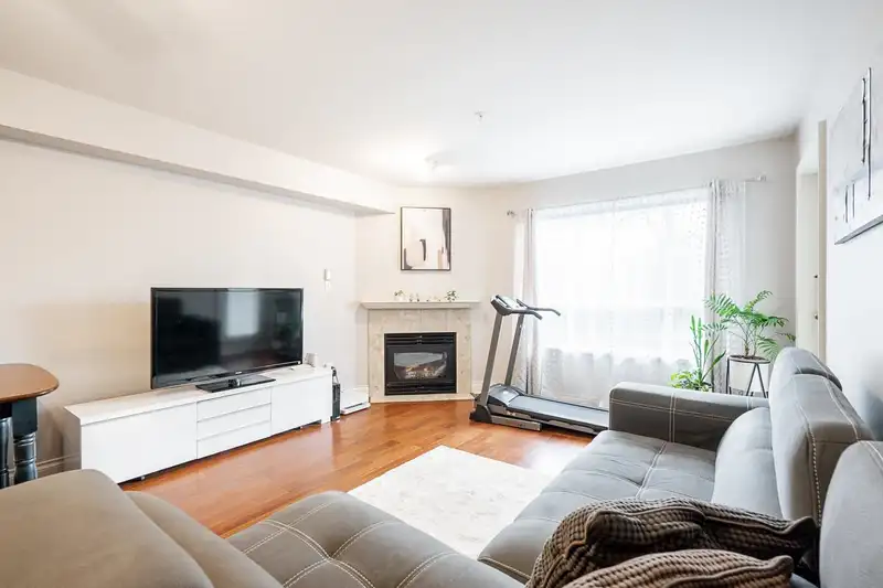 101 15885 84 AVENUE - photo 4 of 27