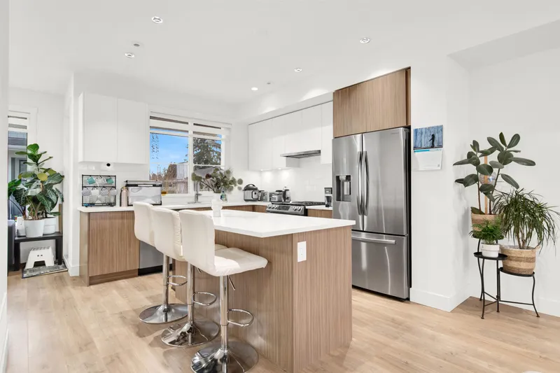 19 11556 72A AVENUE - photo 1 of 25