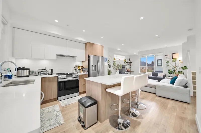 19 11556 72A AVENUE - photo 2 of 25