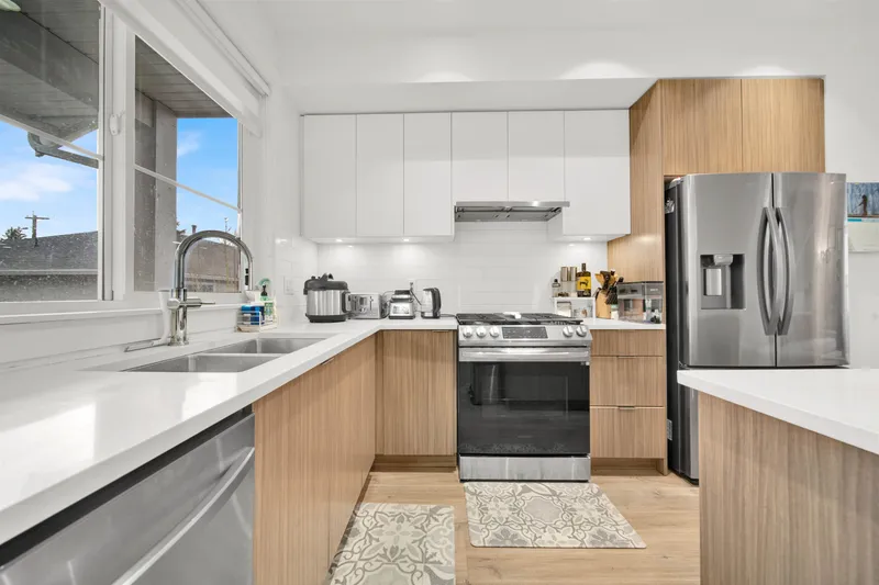 19 11556 72A AVENUE - photo 3 of 25