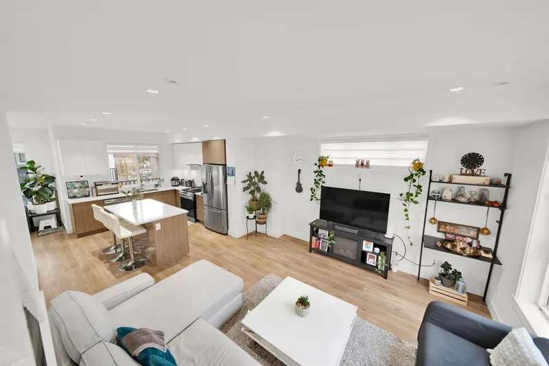 19 11556 72A AVENUE - photo 4 of 25