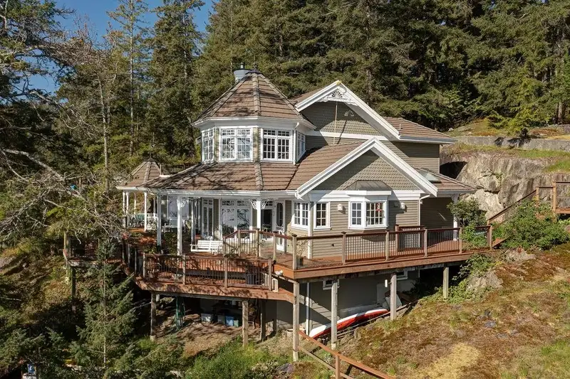 890 THE GROVE ROAD - photo 2 of 40