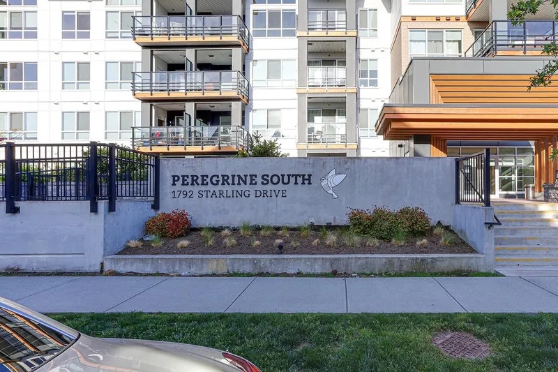 306 1792 STARLING DRIVE - photo 3 of 19