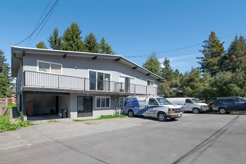 11821 72 AVENUE - photo 1 of 37
