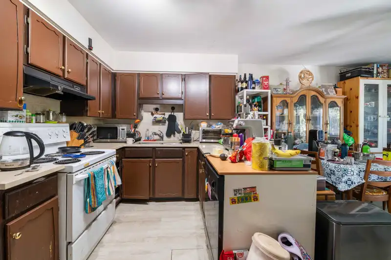 11821 72 AVENUE - photo 4 of 37