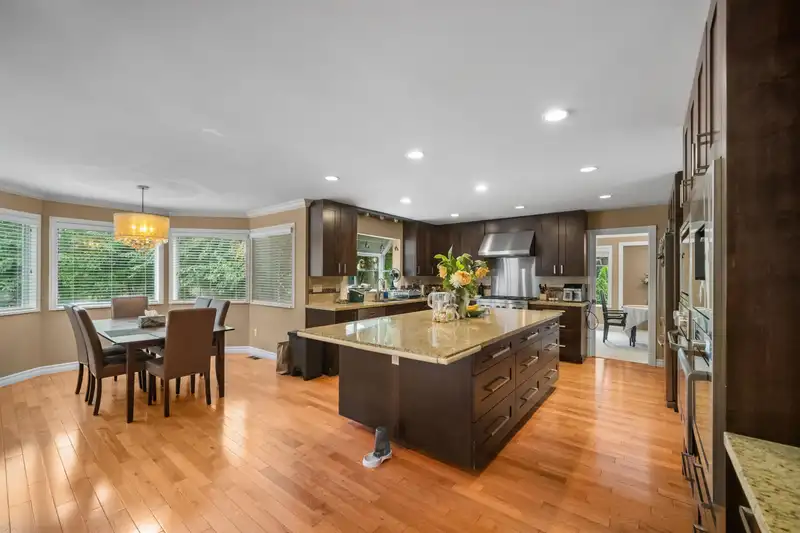 5686 125A STREET - photo 3 of 33