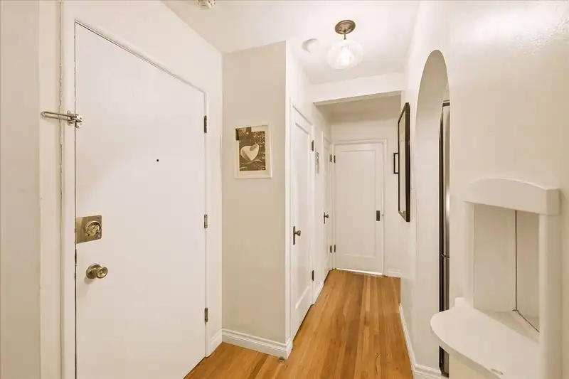 6 985 JERVIS STREET - photo 4 of 25