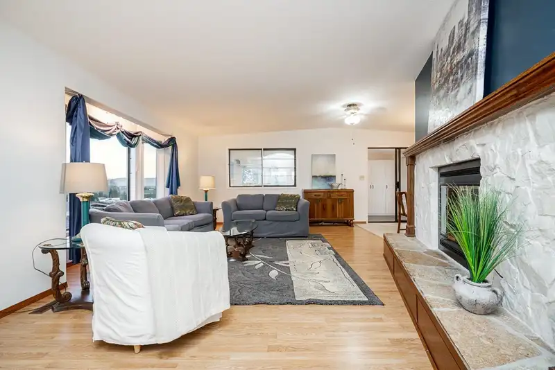 41 27111 0 AVENUE - photo 4 of 35