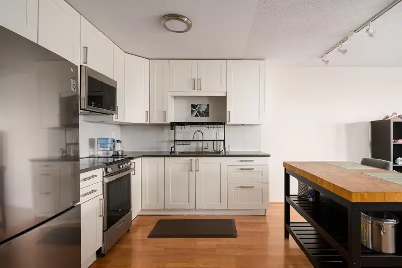 207 1122 KING ALBERT AVENUE - photo 2 of 24