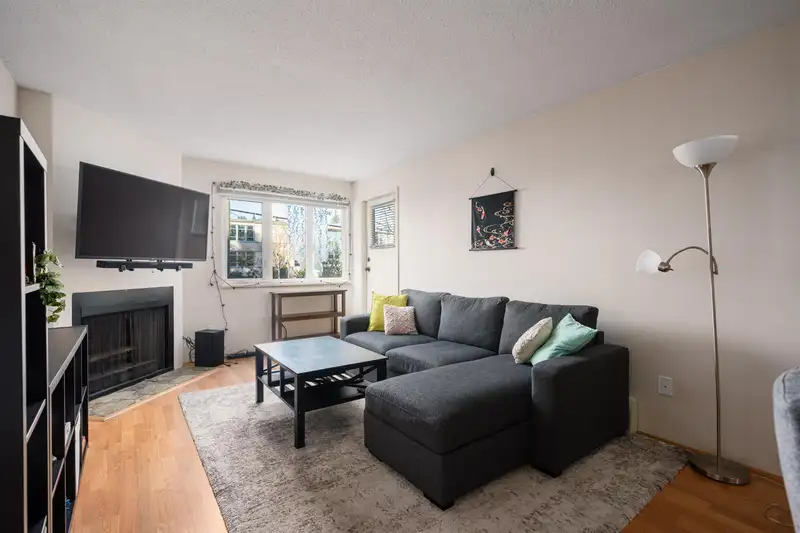 207 1122 KING ALBERT AVENUE - photo 4 of 24