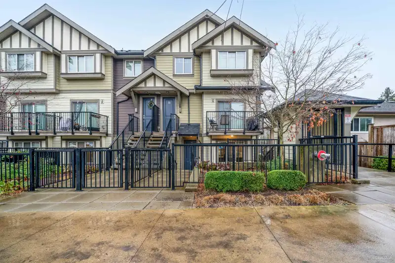 6 4033 DOMINION STREET - photo 1 of 28