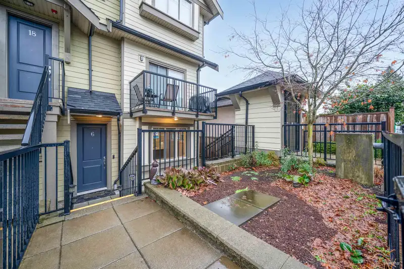 6 4033 DOMINION STREET - photo 2 of 28