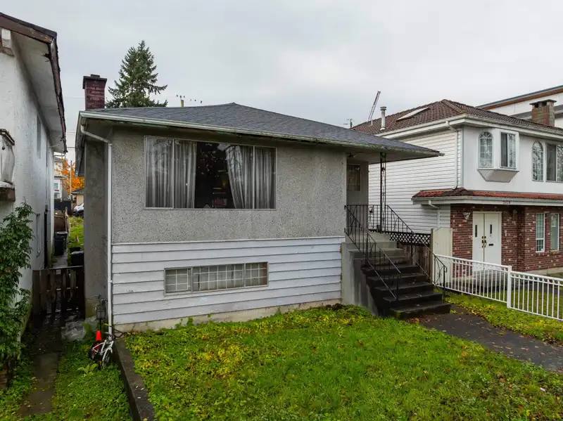 2044 E 22ND AVENUE - photo 2 of 20