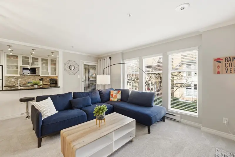 W206 639 W 14TH AVENUE - photo 2 of 25