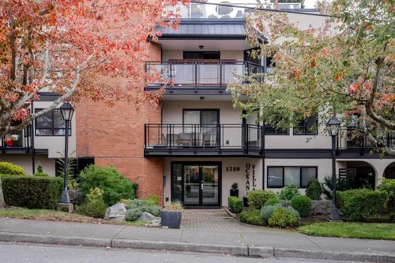 211 1280 FIR STREET - photo 1 of 37